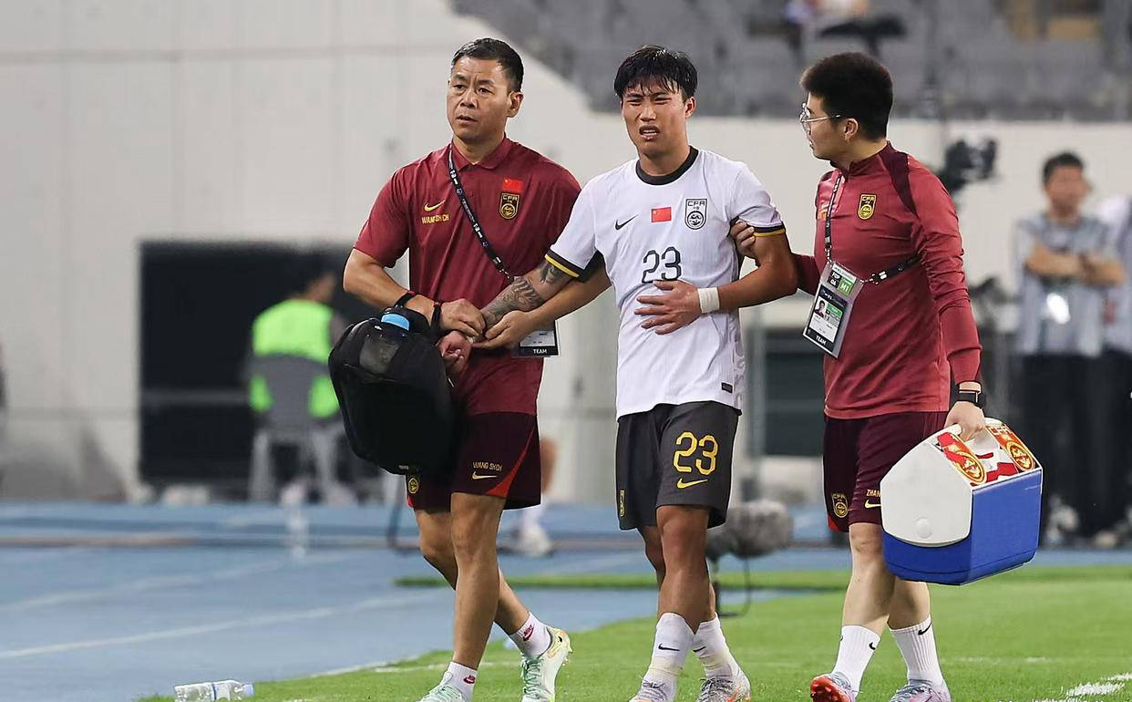 朱辰杰两次失误致丢球国足不敌韩国的简单介绍