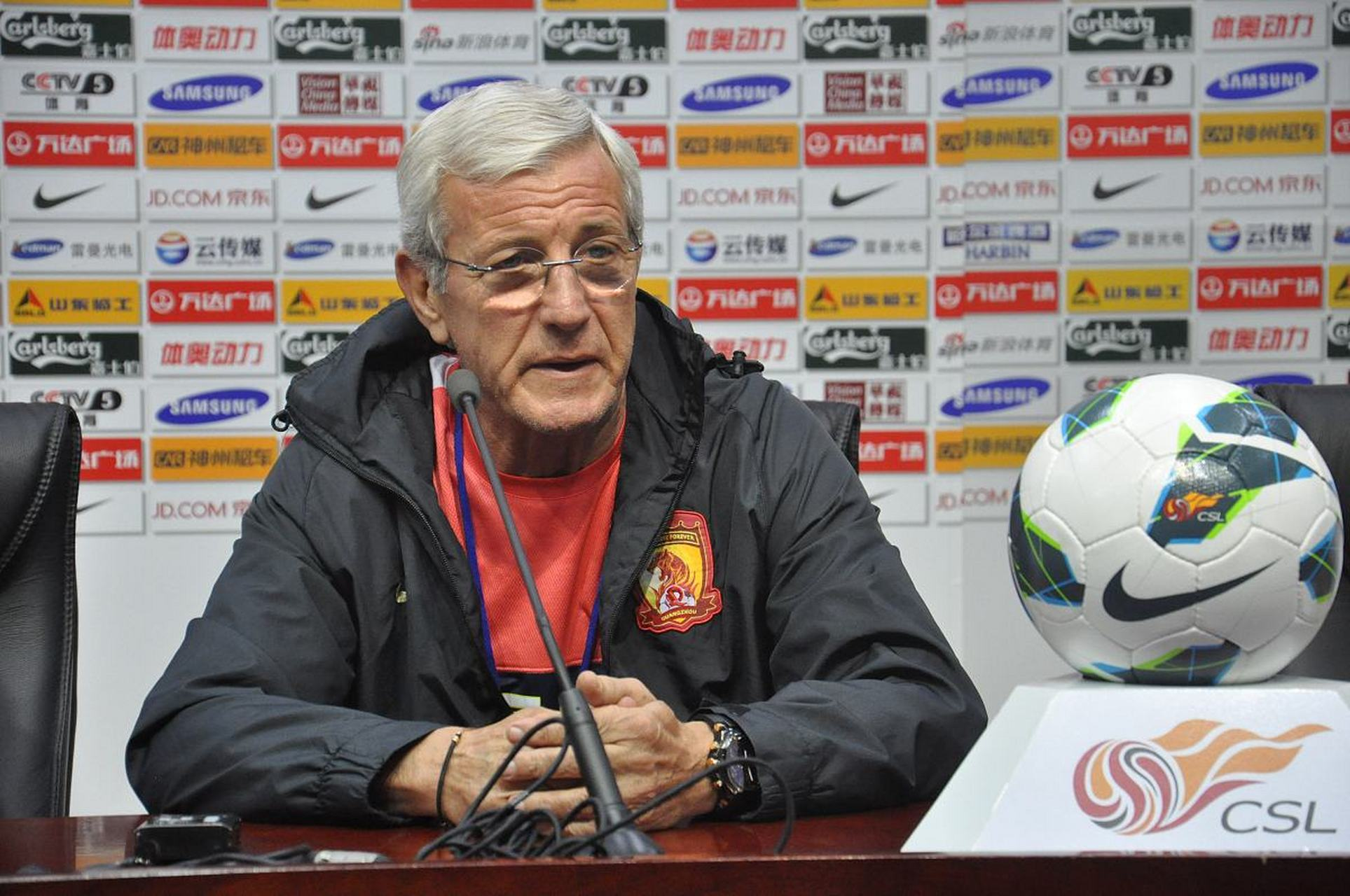 记者：王刚与发生冲突的球迷和解张玉宁已致歉的简单介绍  第1张