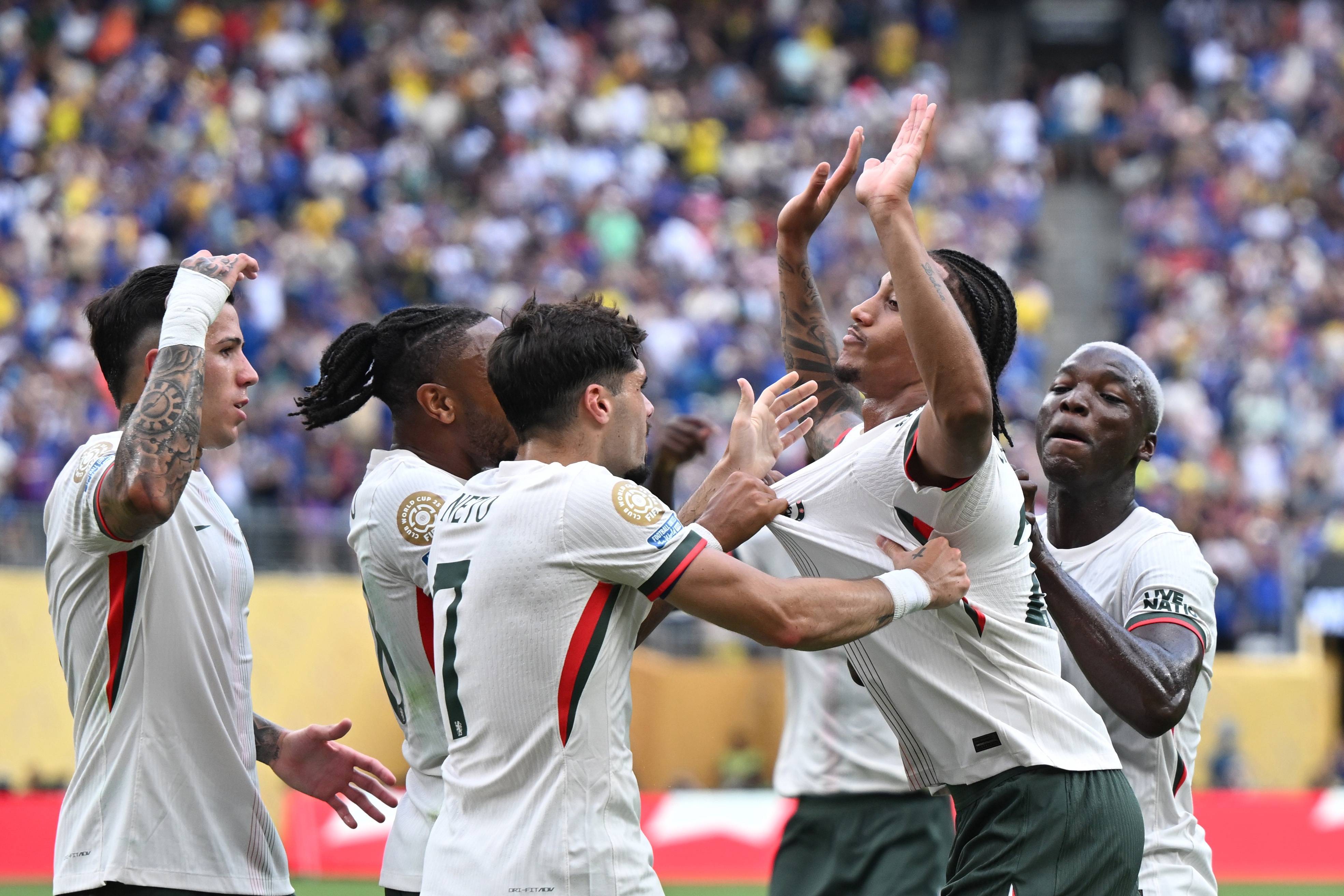 包含切尔西有意若昂佩德罗球员有可能离队的词条