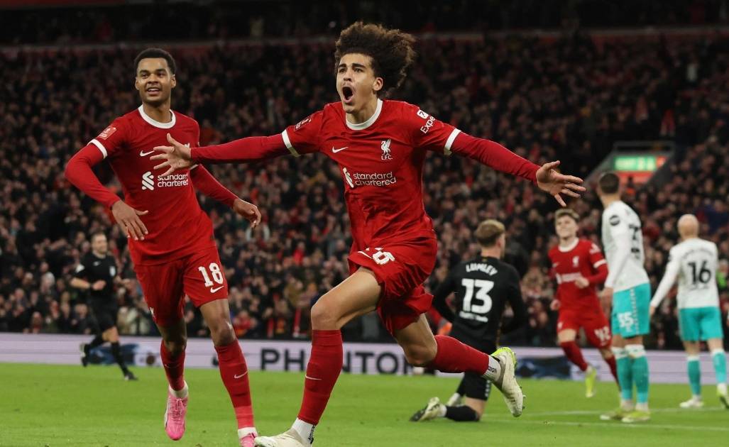 关于利物浦VS莱斯特城红军抢分实时解说在线免费看的信息