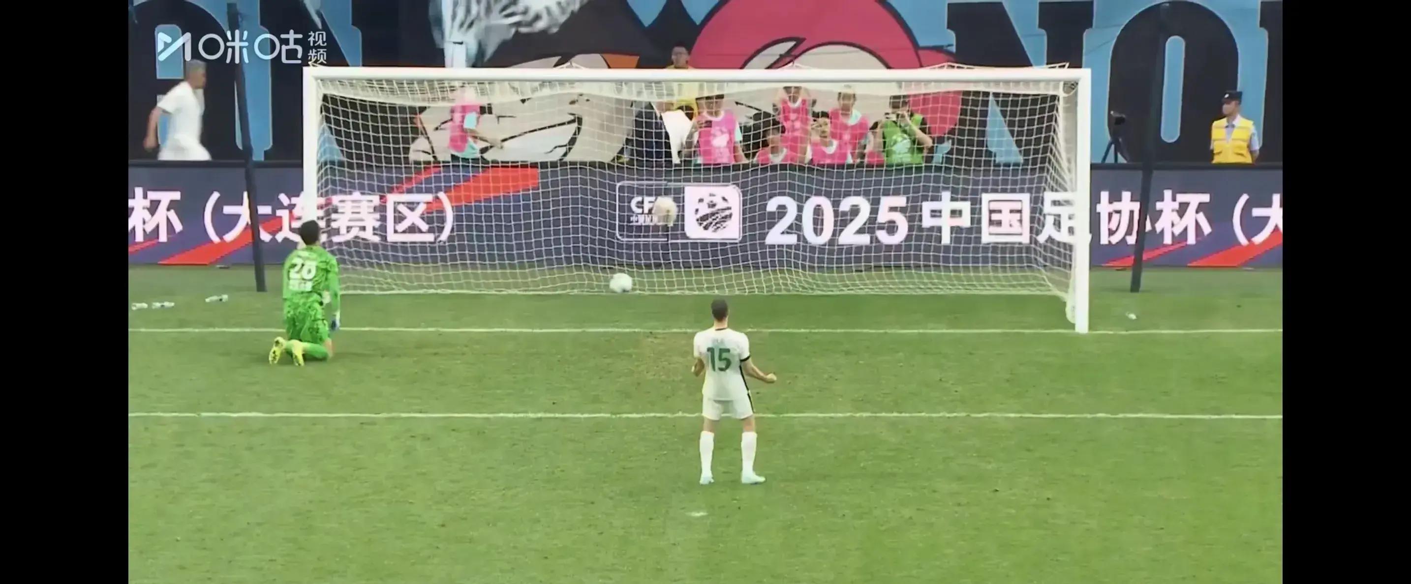 足协杯1/8决赛大连英博1-1北京国安国安点球大战淘汰对手晋级8强的简单介绍 第2张 足协杯1/8决赛大连英博1-1北京国安国安点球大战淘汰对手晋级8强的简单介绍 第2张