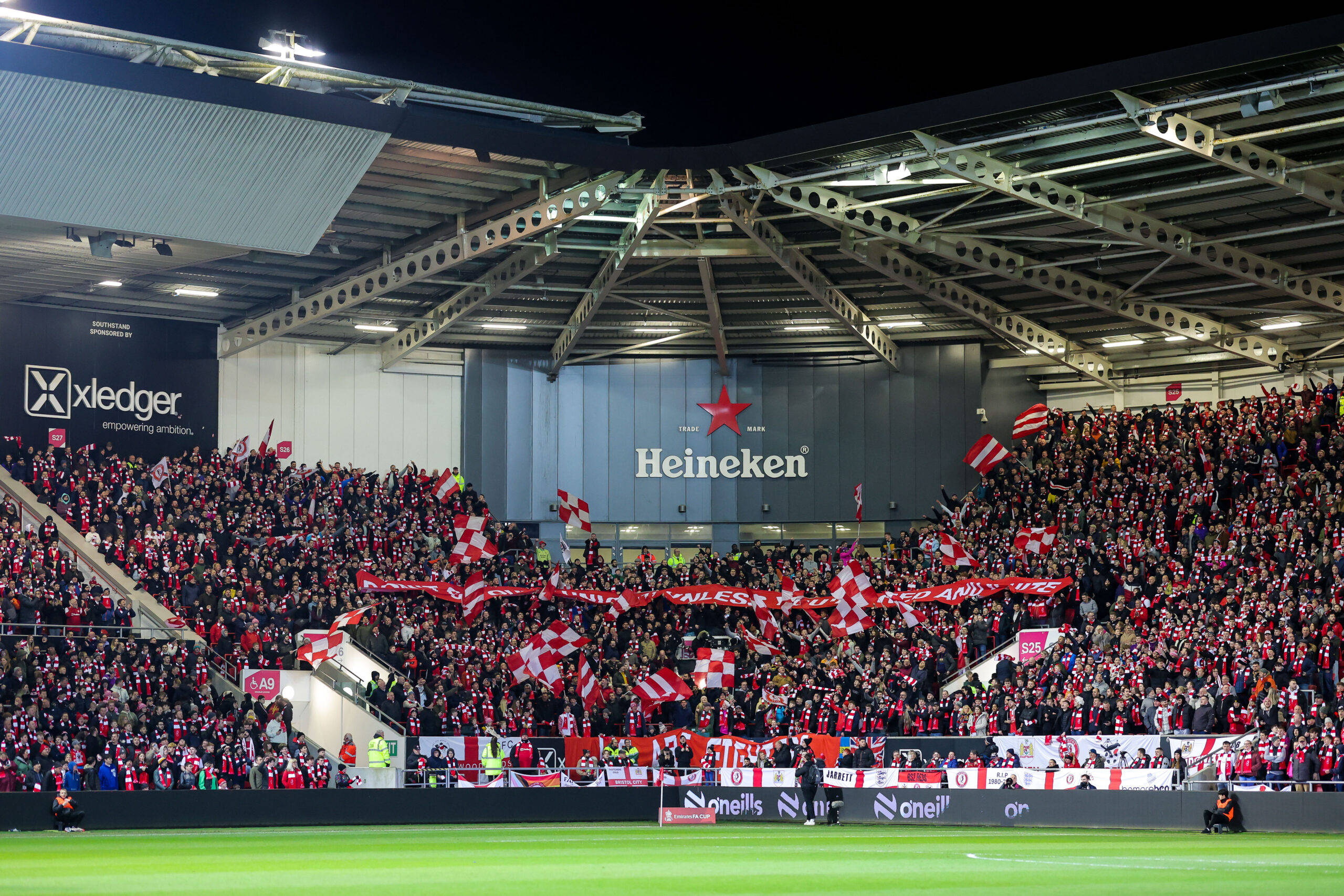 英篮超:布里斯托尔学院VS伦敦雄狮的简单介绍 第2张 英篮超:布里斯托尔学院VS伦敦雄狮的简单介绍 第2张