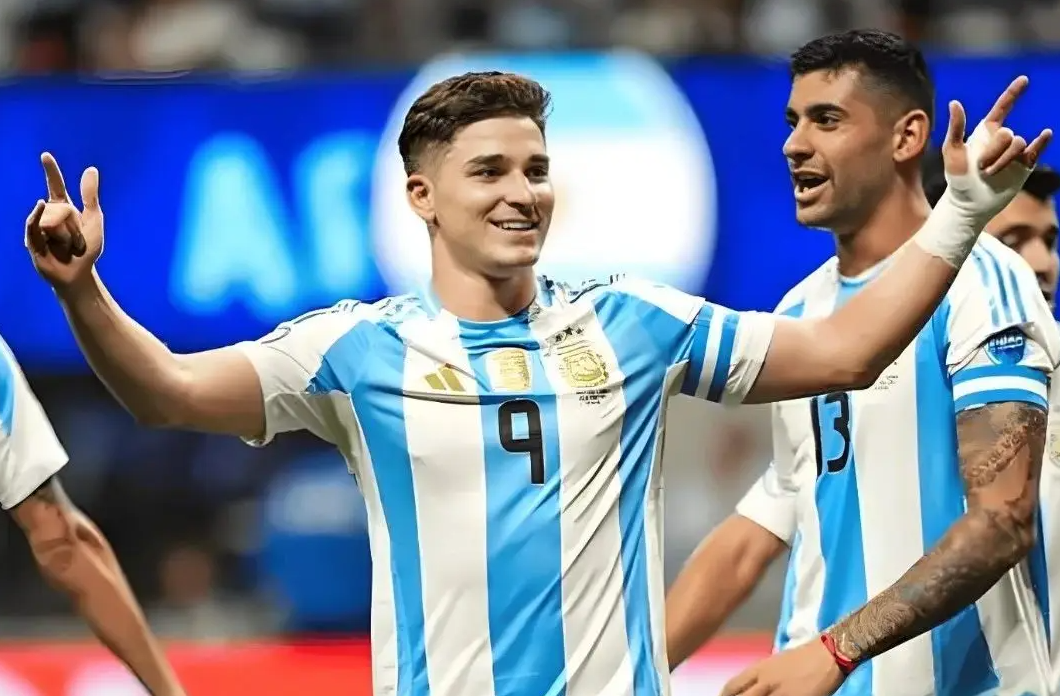 关于阿根廷男足国家队在西班牙训练吸引两万多名观众的信息 第2张 关于阿根廷男足国家队在西班牙训练吸引两万多名观众的信息 第2张