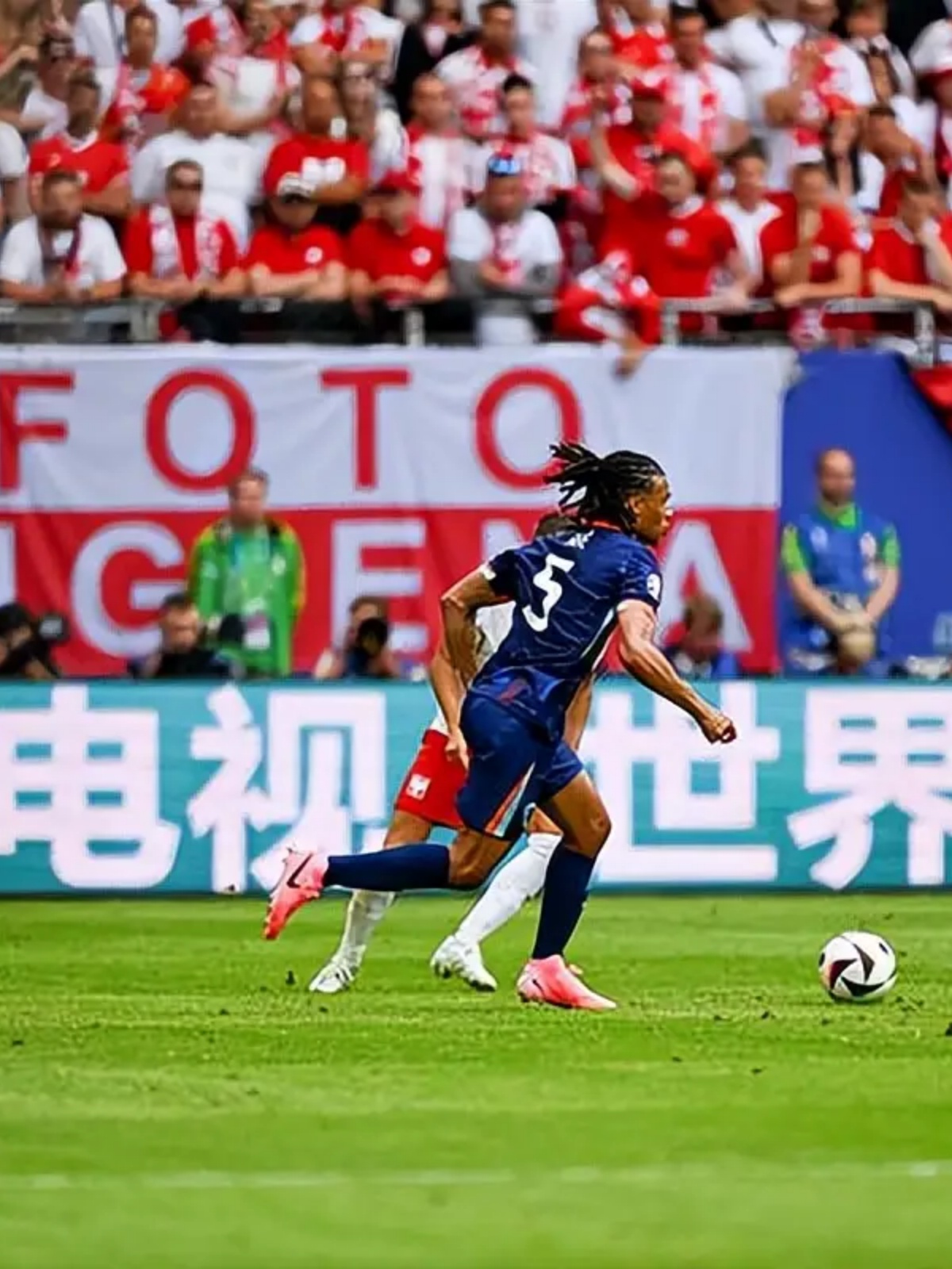 包含世预赛芬兰2-1波兰波兰丢榜首的词条  第1张