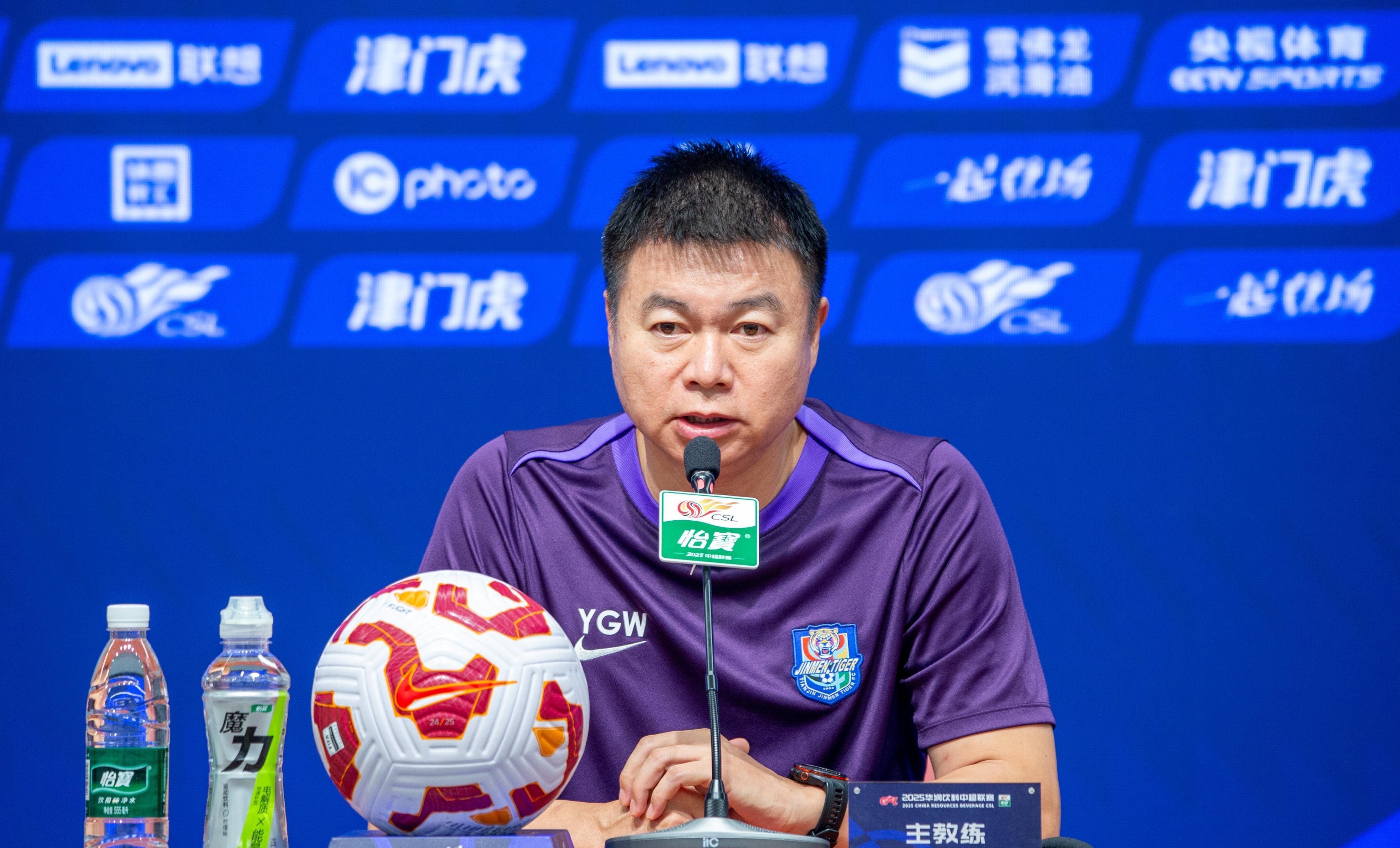 包含津门虎官博评论疑似讽刺媒体人李璇掀起骂战的词条  第1张