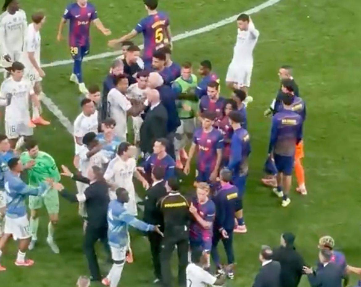 包含西班牙国家德比赛后爆发冲突双方球员互相对峙的词条  第2张