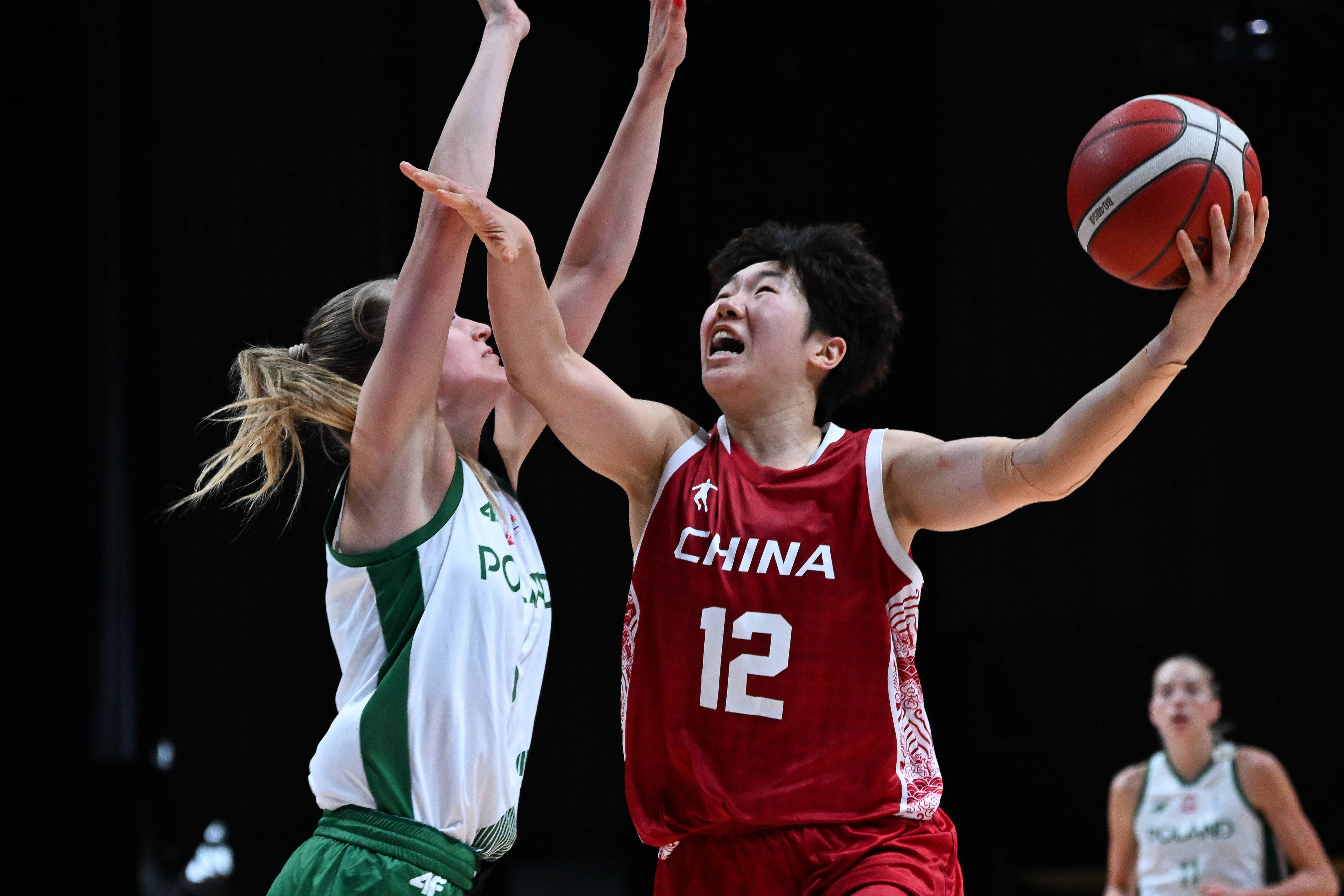 中国女篮大运会夺金以81-69击败美国成功卫冕的简单介绍 第2张 中国女篮大运会夺金以81-69击败美国成功卫冕的简单介绍 第2张