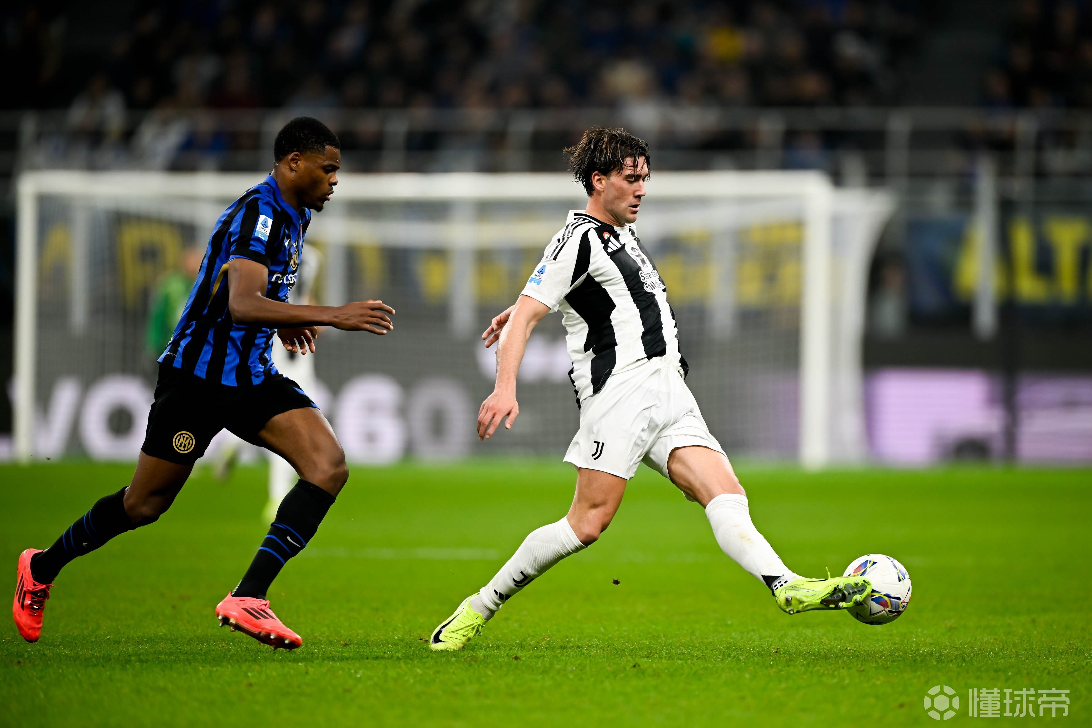 尤文找维阿替代者阿尔诺-马丁内斯等多名球员成为目标的简单介绍 第1张 尤文找维阿替代者阿尔诺-马丁内斯等多名球员成为目标的简单介绍 第1张