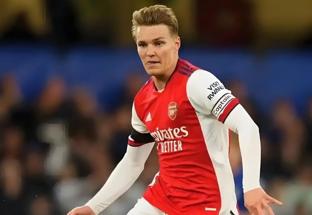 曝阿森纳想分期签埃泽球员解约金6000万镑  第1张