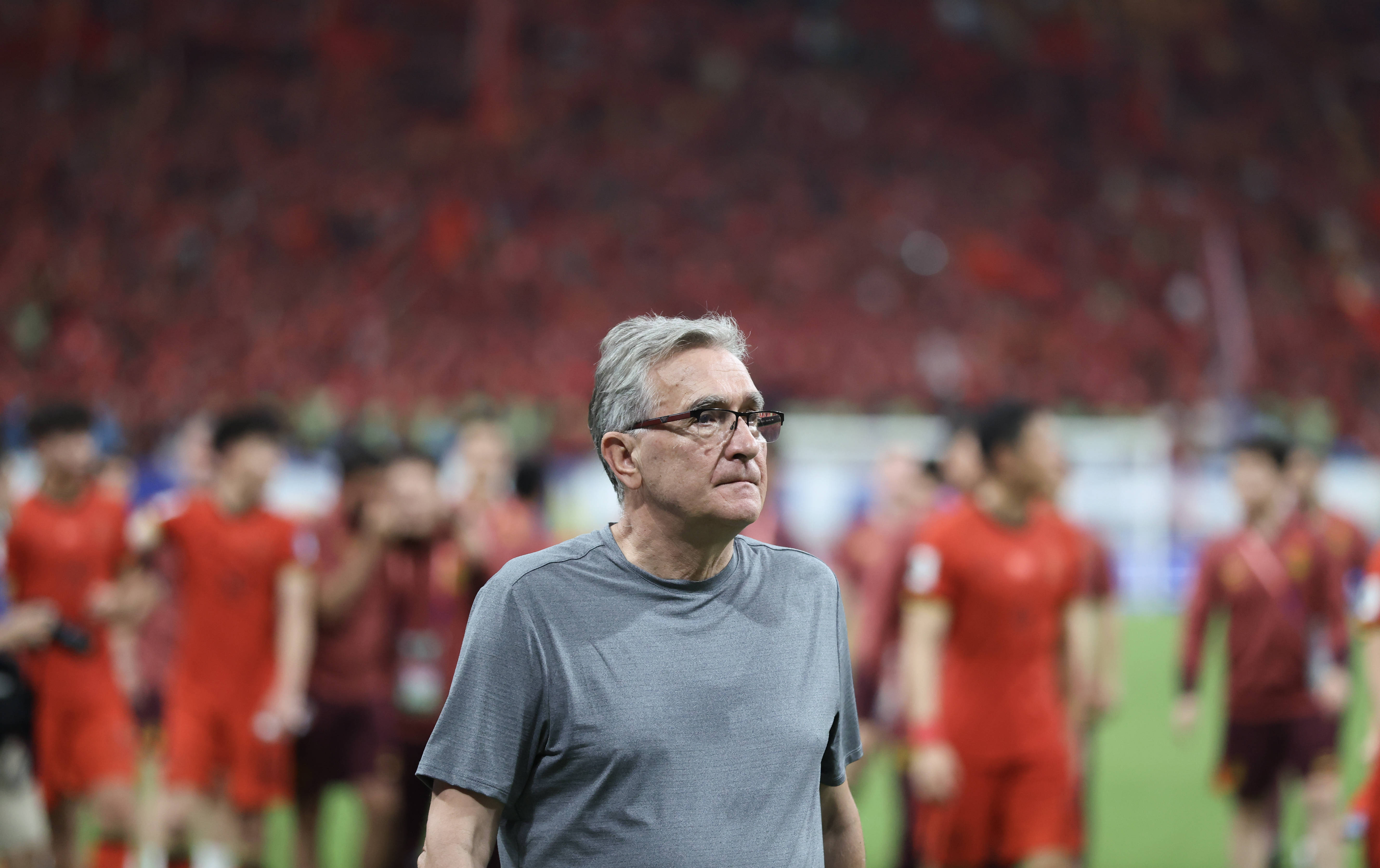 国足训练将连续三天全封闭教练组将确立主力阵容  第1张