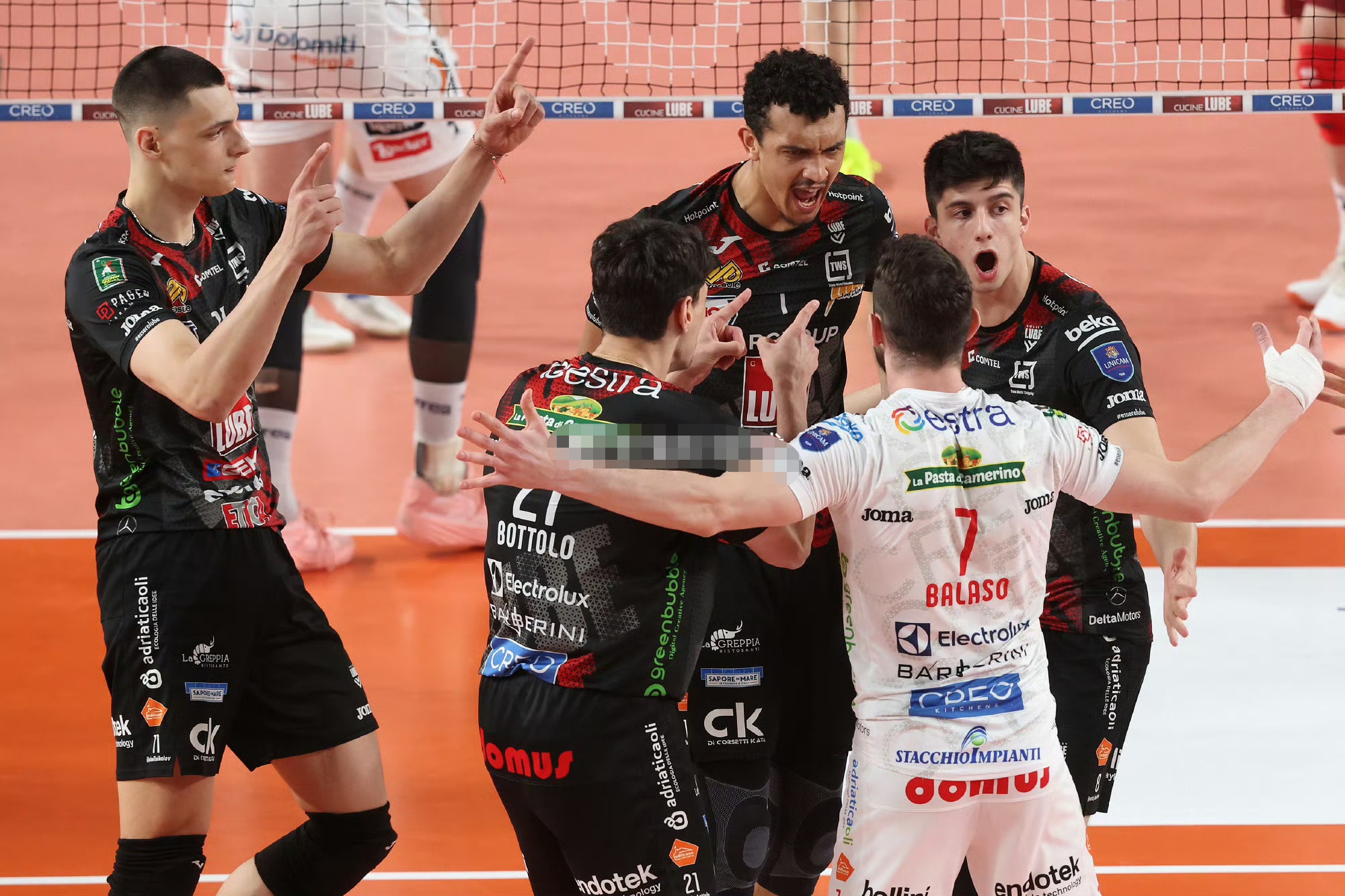 俄申请取代意大利主办2032年欧洲杯意大利多个球场未获得认证的简单介绍