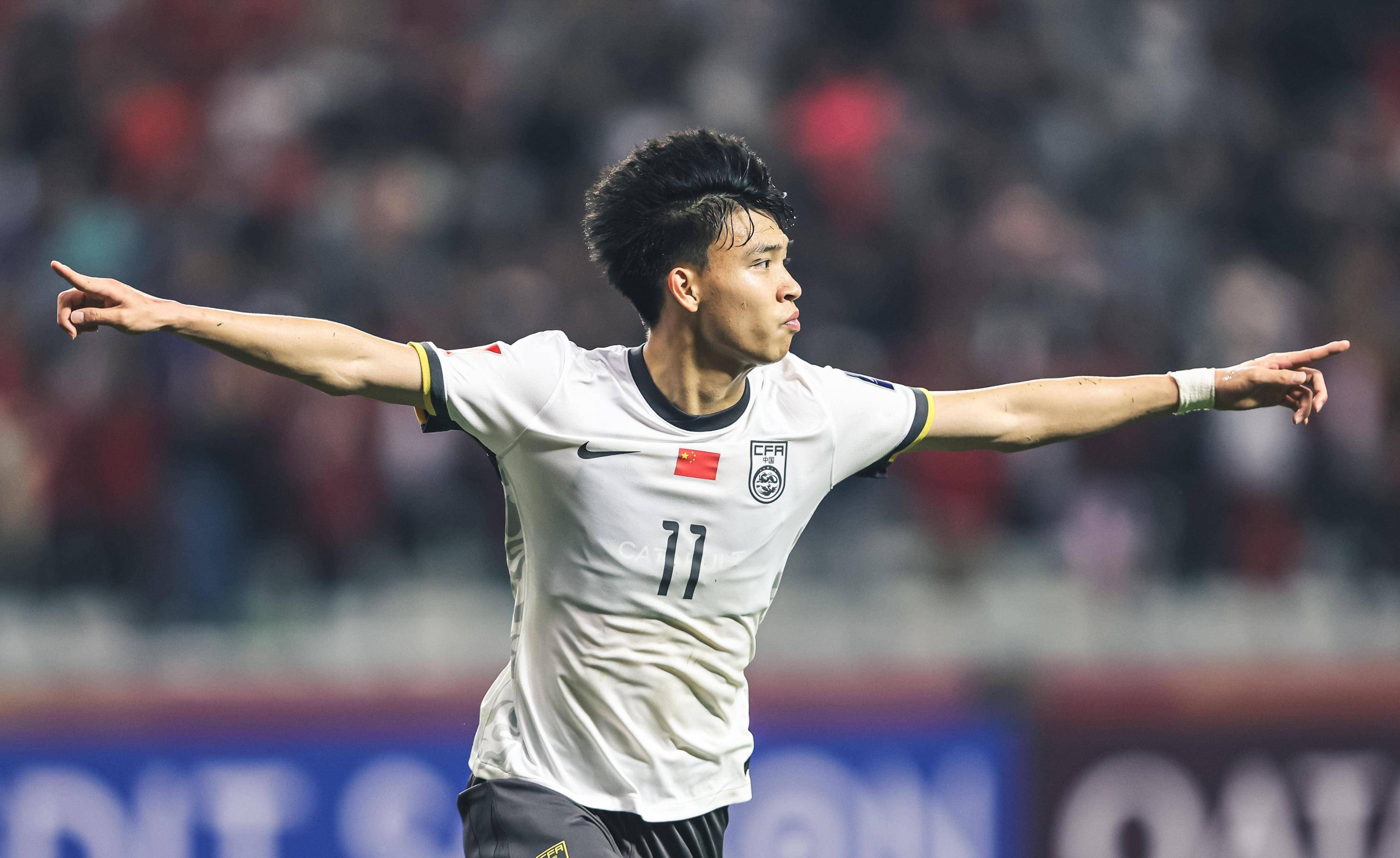 世预赛国足1-0巴林王钰栋补时点射绝杀