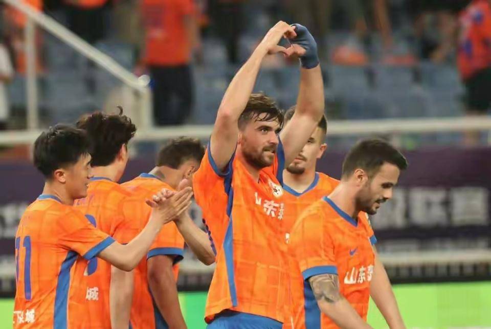 山东泰山队启程赴成都外援泽卡停赛的简单介绍  第2张