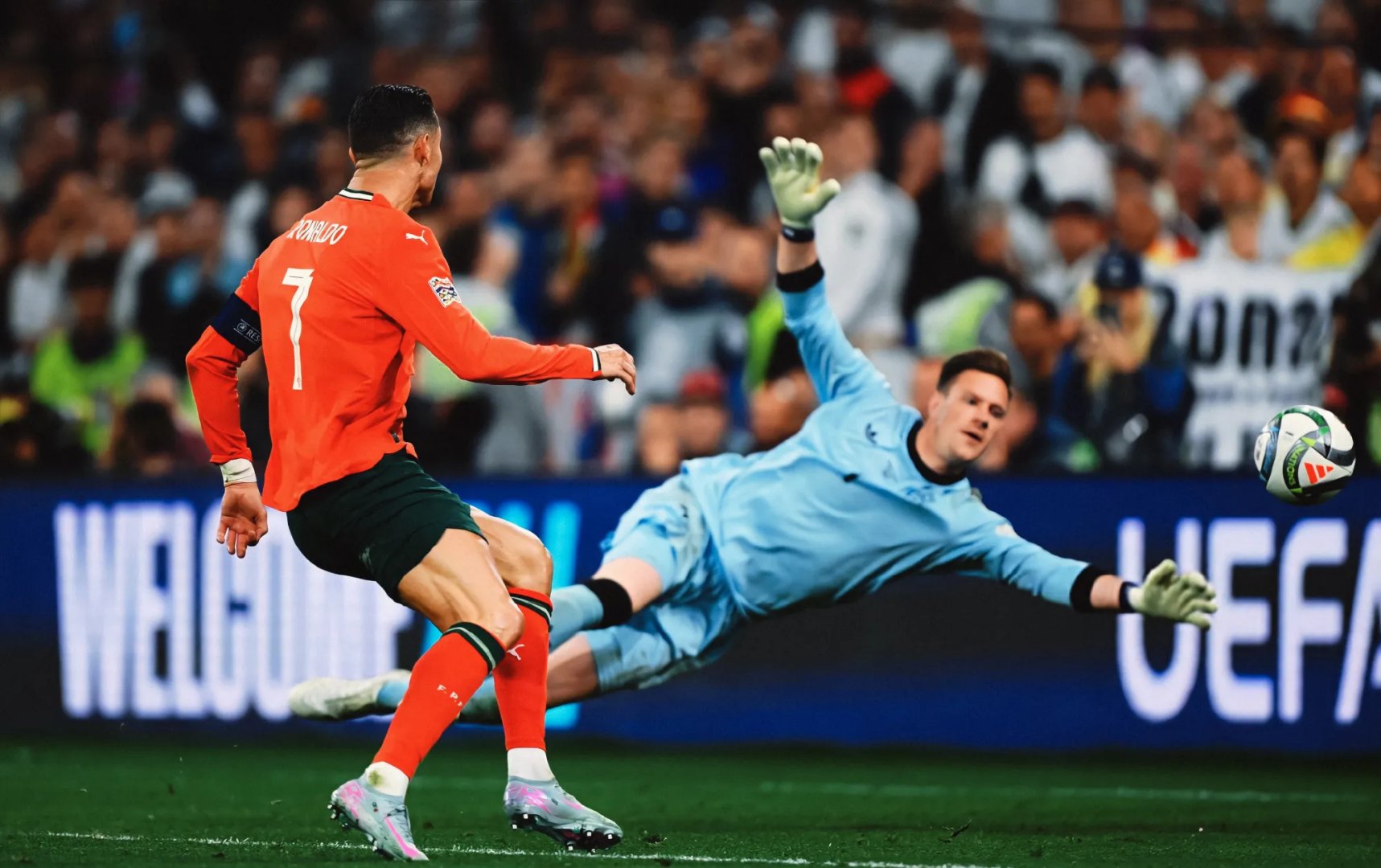 C罗追平世预赛进球纪录领先梅西3球 第1张 C罗追平世预赛进球纪录领先梅西3球 第1张